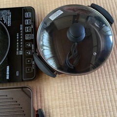 ＩＨクッキングヒーターとキッチン小物の画像