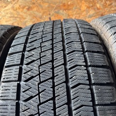 バリ山　BRIDGESTONE ブリヂストン　ブリジストン　VRX2 235/50R18 スタッドレス　タイヤ　2020年製　18インチの画像