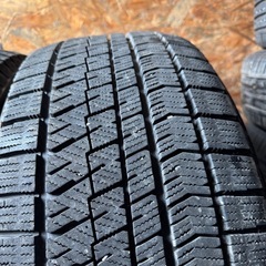 バリ山　BRIDGESTONE ブリヂストン　ブリジストン　VRX2 235/50R18 スタッドレス　タイヤ　2020年製　18インチの画像