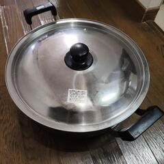 金属製大鍋の画像