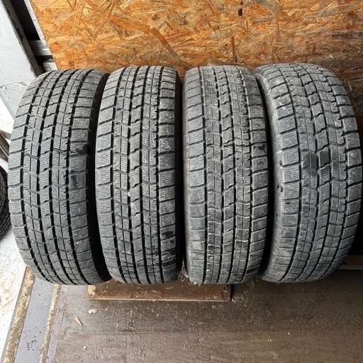 バリ山　GOODYEAR ICENAVI7 215/65R16 スタッドレス　タイヤ　2022年製　16インチ