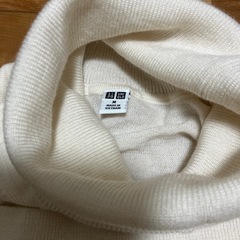 ユニクロ　UNIQLO ハイネック　白　メンズMサイズの画像