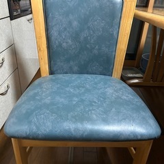 【近場限定で配送可能】ダイニングテーブルと椅子4脚のセットの画像