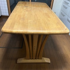 【近場限定で配送可能】ダイニングテーブルと椅子4脚のセットの画像
