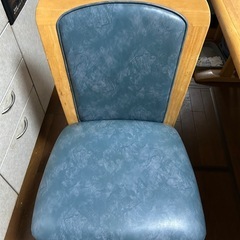 【近場限定で配送可能】ダイニングテーブルと椅子4脚のセットの画像