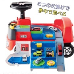【新品未開封】クリスマスプレゼント　
トミカ変形ドライブピットの画像