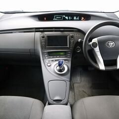 【自社ローン対象】トヨタ　プリウス〇ハッチバック〇HDDナビ〇Bluetooth〇バックカメラ〇ETCの画像