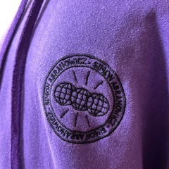 DING 紫色のフード付きパーカー
の画像