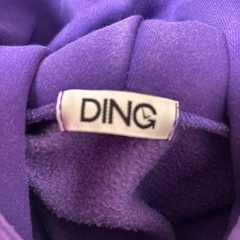 DING 紫色のフード付きパーカー
の画像