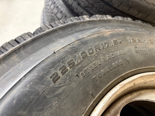 4t車タイヤホイール 
