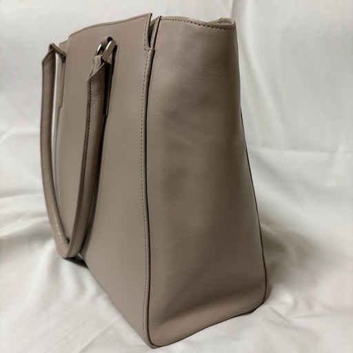 新品★ビジネスレザーファクトリー ビジネストートバッグ トラピゾイド サンドベージュ 肩掛け A4 男女兼用 新品☆ビジネスレザーファクトリー ビジネストートバッグ トラピゾイド