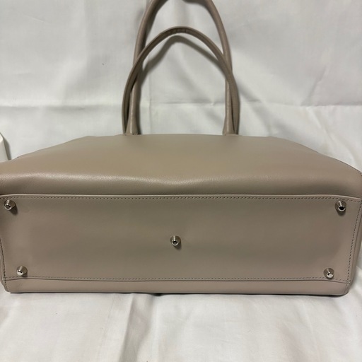 新品★ビジネスレザーファクトリー ビジネストートバッグ トラピゾイド サンドベージュ 肩掛け A4 男女兼用 新品☆ビジネスレザーファクトリー ビジネストートバッグ トラピゾイド