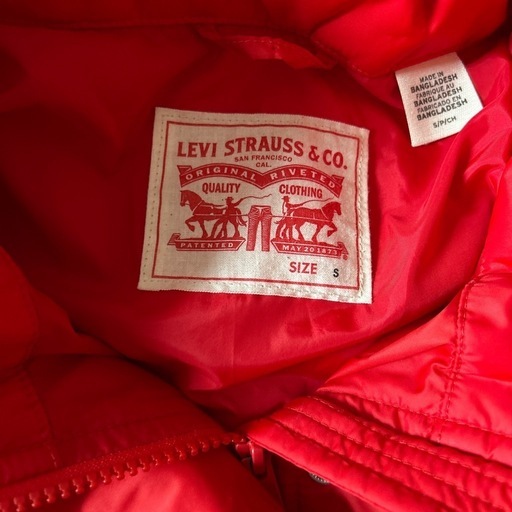 【美品】Levi's リーバイス　ダウンコート　レッド　赤 Levi