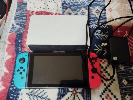 バッテリー強化タイプ初期化済NintendoSwitch本体 中古 ACアダプタードッグ付き