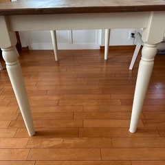 ダイニングテーブル
の画像