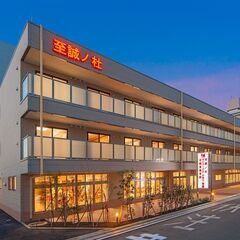 高齢者施設での夜勤スタッフの画像