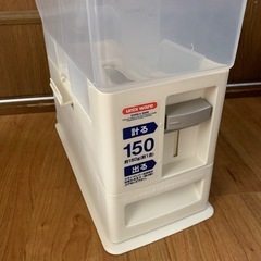 『お話中』ニトリ　計量付き　米びつ　の画像
