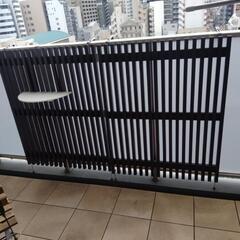 バルコニー用ソファーとローテーブル飾り棚4点セットの画像
