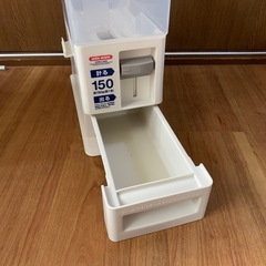 『お話中』ニトリ　計量付き　米びつ　の画像
