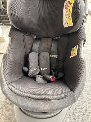 コンビ　新生児から　チャイルドシート　ザエス