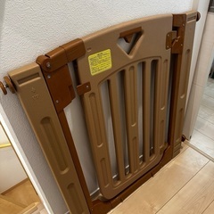 日本育児 ベビーゲート/ペットゲート 差し上げます　スマートゲイトIIプラス 階段上対応可 扉付き 突っ張りタイプ 幅木よけ ハイタイプ 高さ91cm ダブルロック 拡張可能 キッチン 玄関 浴室 扉開放 片開きの画像