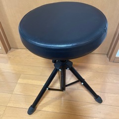 三脚型のスツール