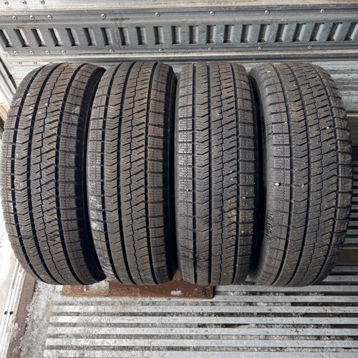 極上タイヤ　イボ付き　BRIDGESTONE ブリヂストン　ブリジストン　VRX2 195/65R15 スタッドレス　タイヤ　2022年製　15インチ