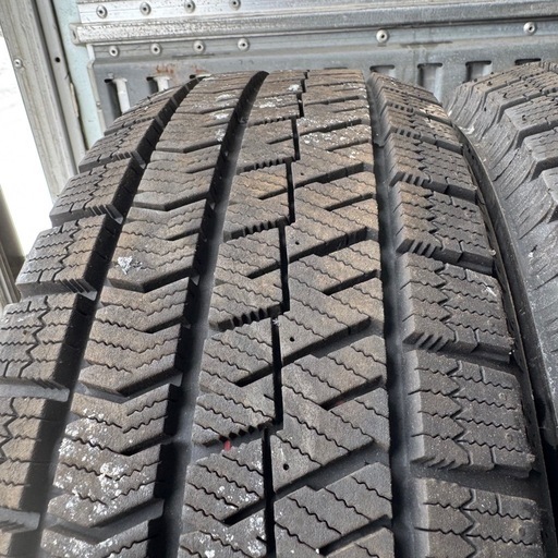 極上タイヤ　イボ付き　BRIDGESTONE ブリヂストン　ブリジストン　VRX2 195/65R15 スタッドレス　タイヤ　2022年製　15インチ