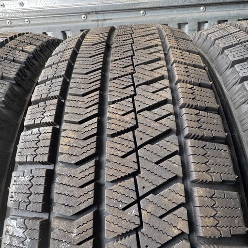 極上タイヤ　イボ付き　BRIDGESTONE ブリヂストン　ブリジストン　VRX2 195/65R15 スタッドレス　タイヤ　2022年製　15インチ