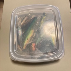 ルアー(ケース付き)＋釣り糸の画像