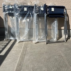 ディレクターチェアー4脚
の画像