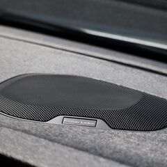 後期型/8速AT/4WD/TURBO/禁煙/HDDナビ/ETC/Bカメラ/地デジTV/DVD再生/harmankardon/USB&Bluetooth接続/前席電動&ヒ-タ-付き本革シ-ト/スマ-トキ-/純正AW/LEDライト/衝突軽減/追従型クルコン/セキュリティ-/車検2年整備付きボルボV40クロスカントリ-♪ ☆遠方納車/オ-トロ-ン/買取査定OK☆の画像