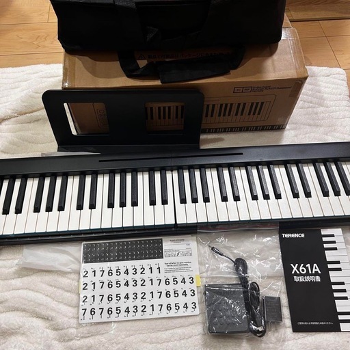 新品✨　電子ピアノ 折り畳み タッチレスポンス61鍵盤 初心者向け ピアノ