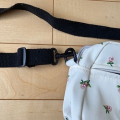 【新品未使用品　肩掛けポーチ】
の画像