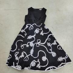 ③女の子　ドレス　ピアノ発表