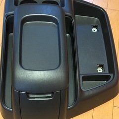 車用ハイエースワイド200系純正センターコンソールボックス