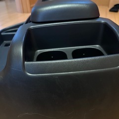 車用ハイエースワイド200系純正センターコンソールボックスの画像