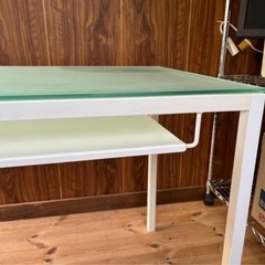 奥行き60センチ横110センチ高さ72センチのパソコンデスクでの画像