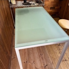 奥行き60センチ横110センチ高さ72センチのパソコンデスクでの画像