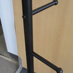ポールハンガー 高さ176cm 帽子ラック コートハンガー 玄関ハンガー コート掛け 黒 ブラック 札幌 北20条店の画像