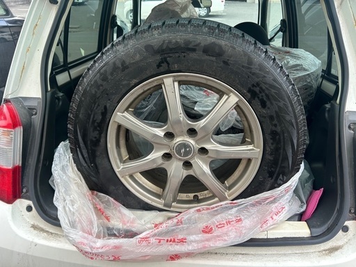 アルヴェル　スタッドレスタイヤ、アルミ4本セット2024製VRX2 215/65R16