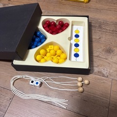 紐通し　サイコロ　知育玩具