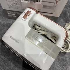 ハンガーにかけたまま手軽にしわ取りスチームアイロン美品