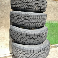 スタッドレスタイヤ215/65R 16の画像