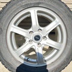 スタッドレスタイヤ215/65R 16の画像