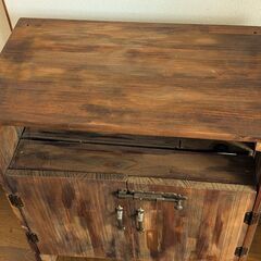 ハンドメイド　アンティーク調キャビネット　扉付　の画像