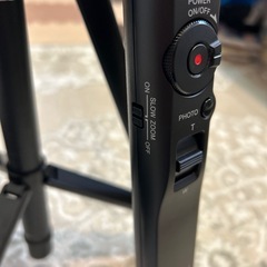 SONYハンディカム専用多機能リモコン搭載。三脚VCT60AVの画像