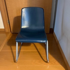 キッズ　チェア　保育園　幼稚園　椅子　紺色