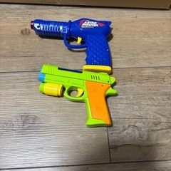 おもちゃ　ピストル　銃　2点セットの画像