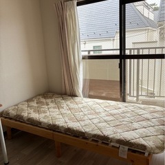 シングルベッドとマットレスの画像